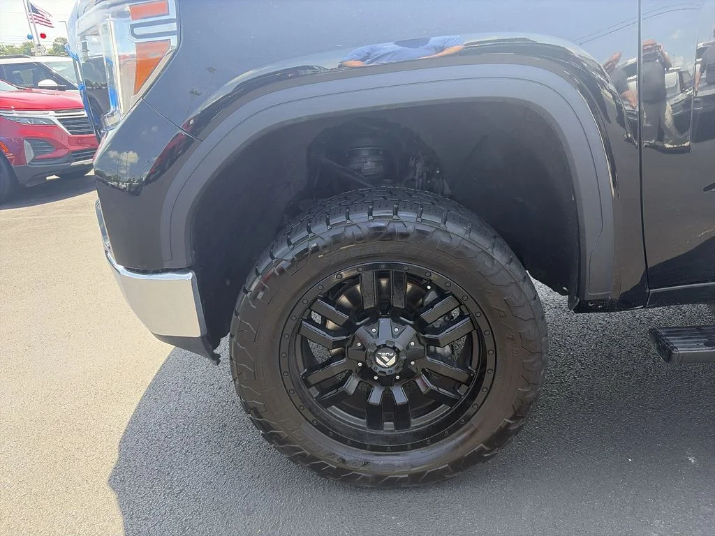 Used 2021 Black GMC SLE image 16
