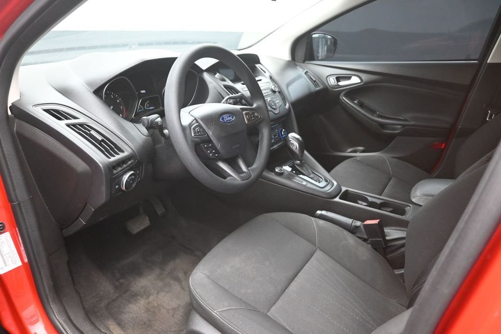 Used 2016 Red Ford SE image 17