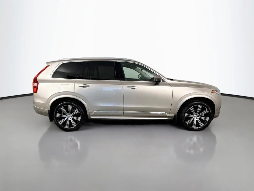 Certified Used 2024 Bright Dusk Metallic Volvo Ultimate image 8