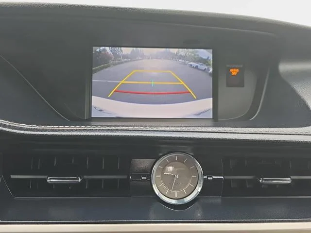 Used 2016 White Lexus 350 image 23