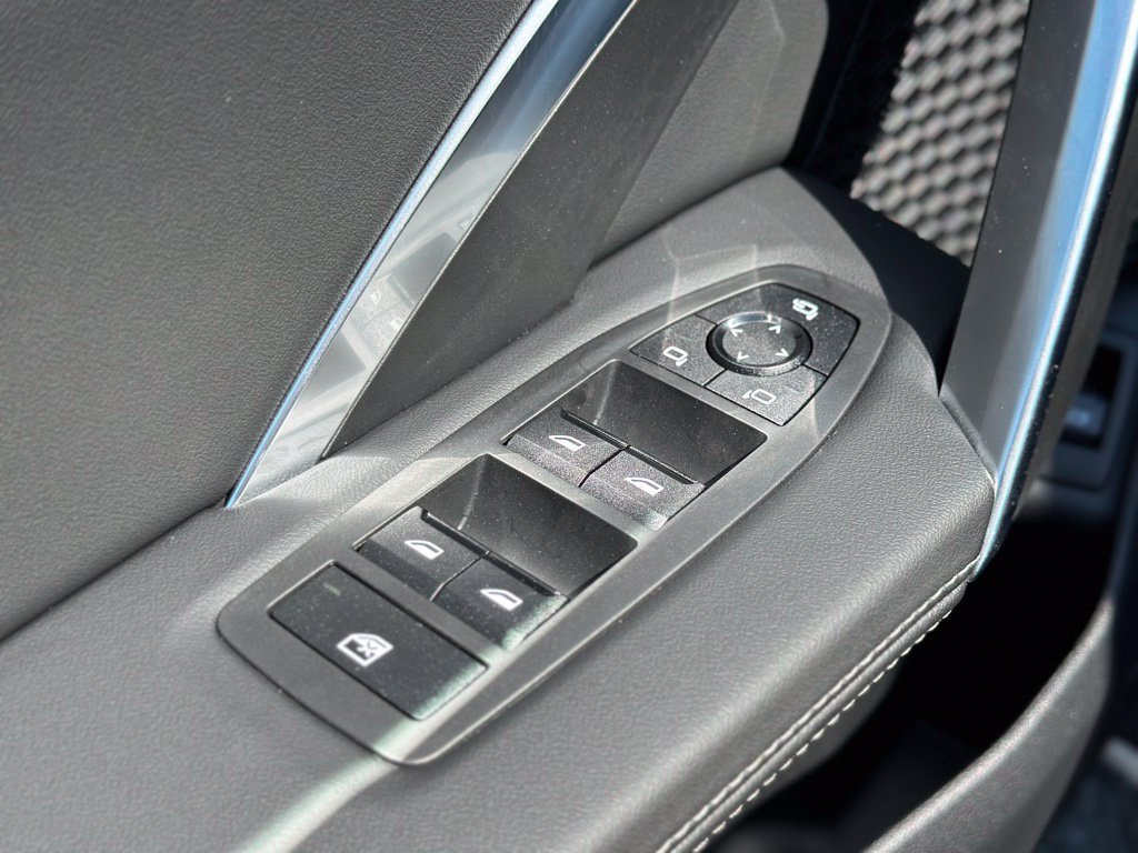 New 2026 Black Sapphire Metallic BMW xDrive28i image 19