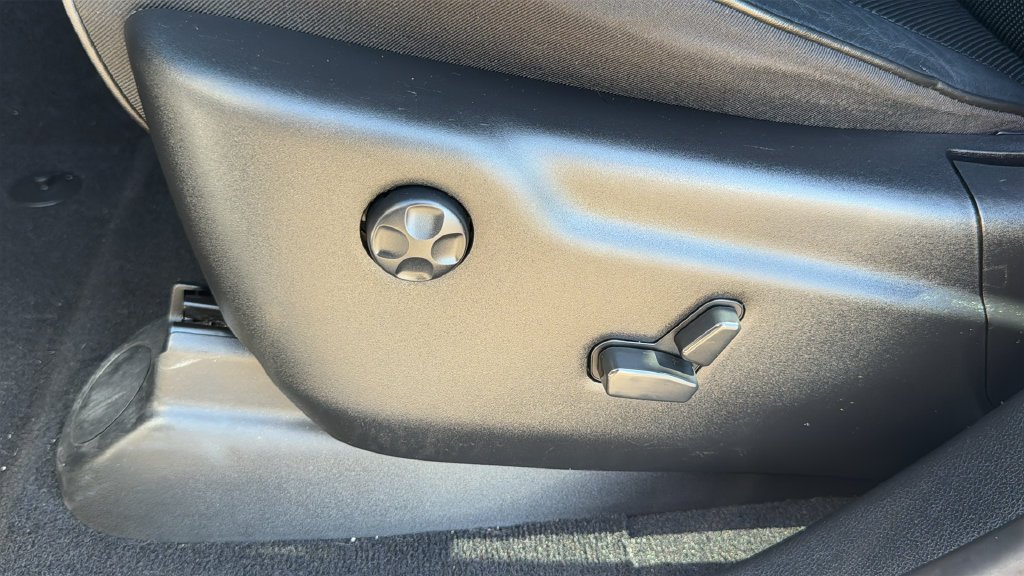 Used 2021 Silver Jeep High Altitude image 28
