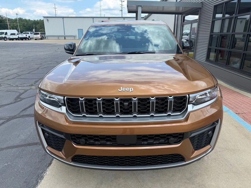 New 2026 Copper Shino Metallic Clearcoat Jeep Limited image 4