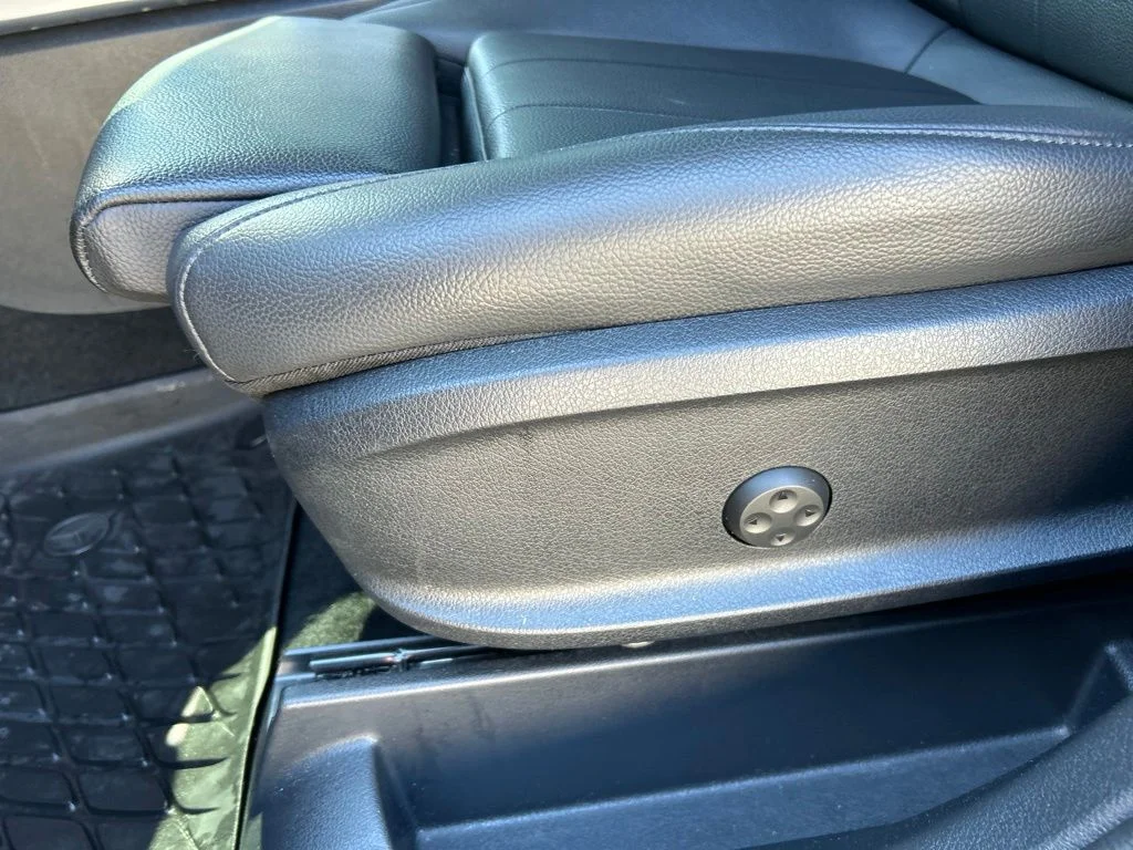 Used 2025 Black Mercedes-Benz GLB 250 image 16