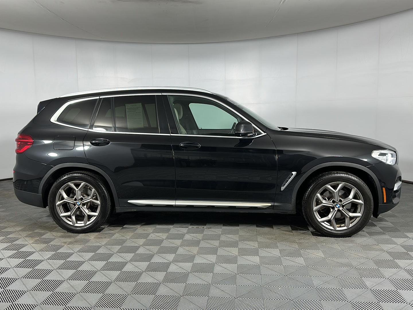 Used 2021 Black Sapphire Metallic BMW xDrive30i image 28