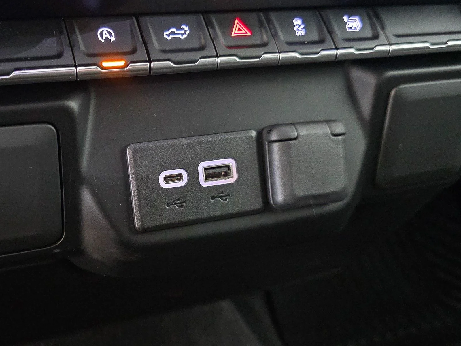 Used 2020 Gray GMC SLE image 27