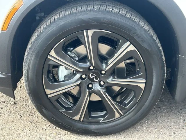 New 2027 2T RAD WHT INFINITI Autograph AWD image 10