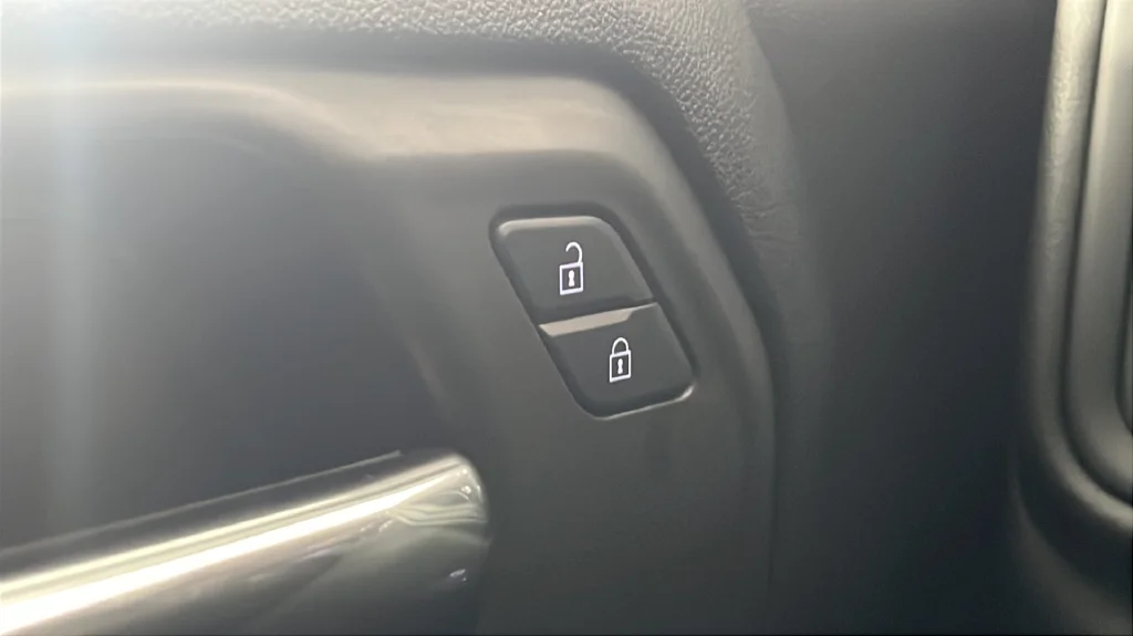 Used 2025 Black Chevrolet Custom image 26