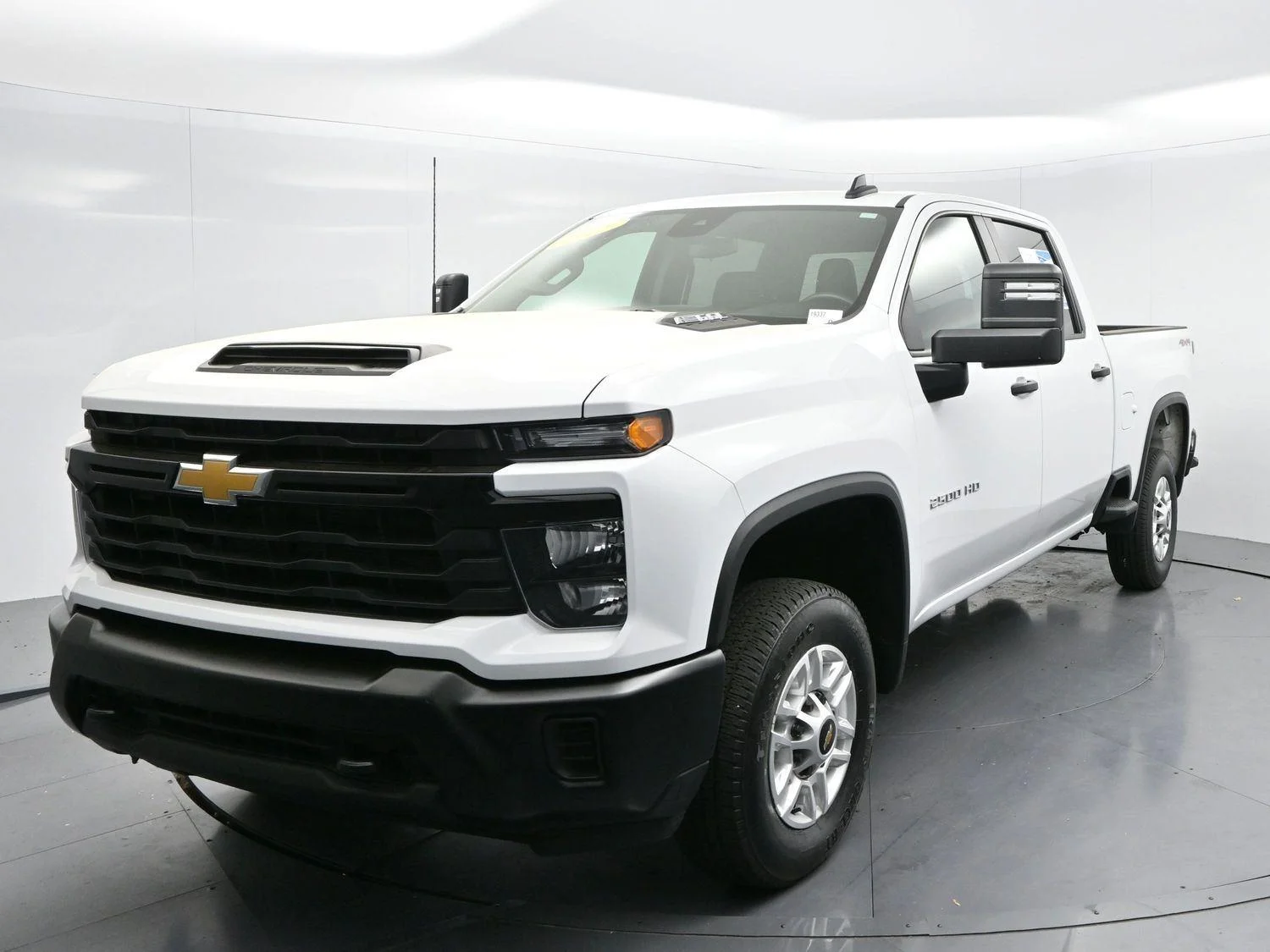 Used 2025 Summit White Chevrolet WT image 3