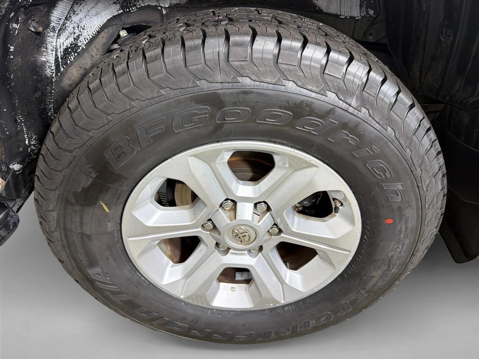 Used 2019 Super White Toyota SR5 Premium image 21