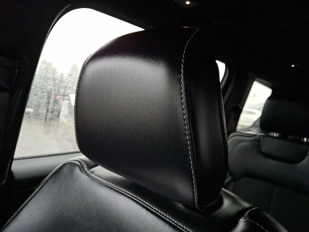 Used 2023 Diamond Black Crystal Pearlcoat Jeep Altitude image 18