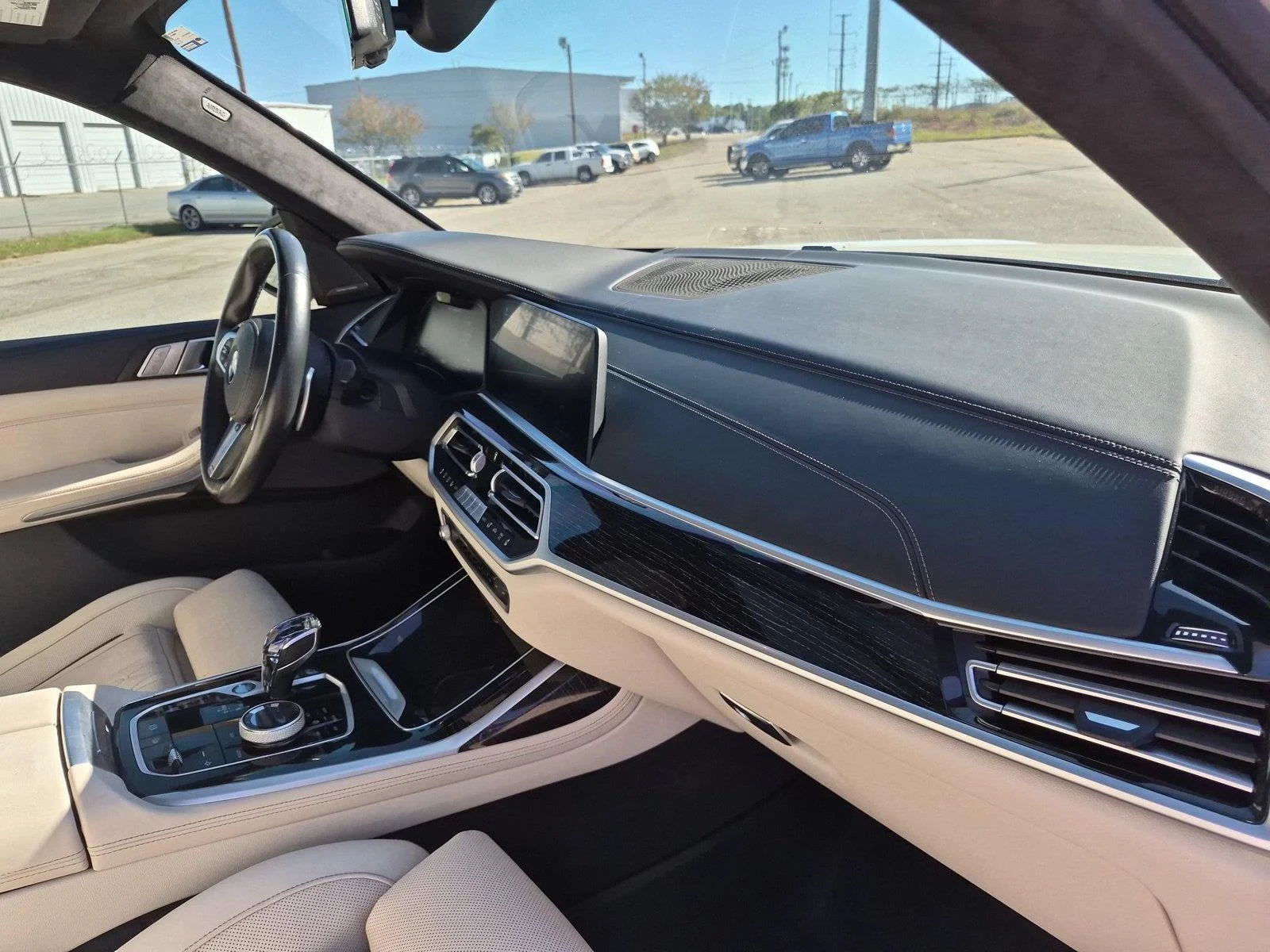 Used 2021 Mineral White Metallic BMW M50i image 37