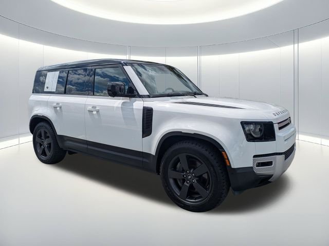 Used 2024 White Land Rover SE image 8