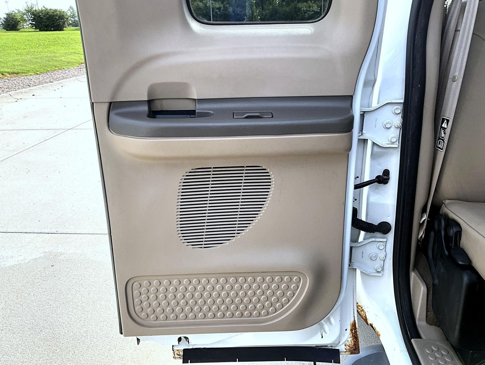 Used 2001 White Ford Lariat image 22
