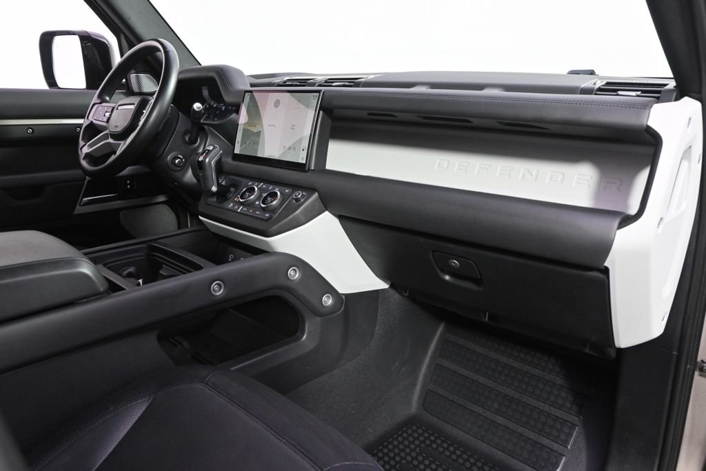 Used 2023  Land Rover X-Dynamic SE image 13