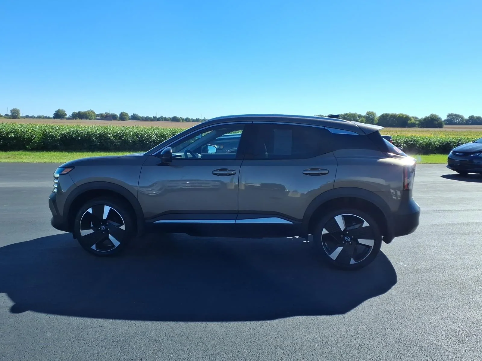 Used 2026 Canyon Bronze Metallic Nissan SR image 15