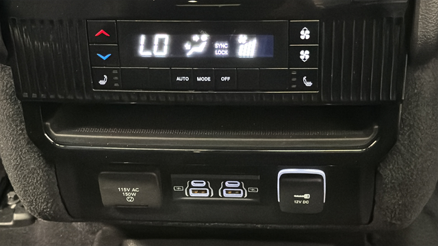 Used 2023 Diamond Black Crystal Pearlcoat Jeep Series III image 38
