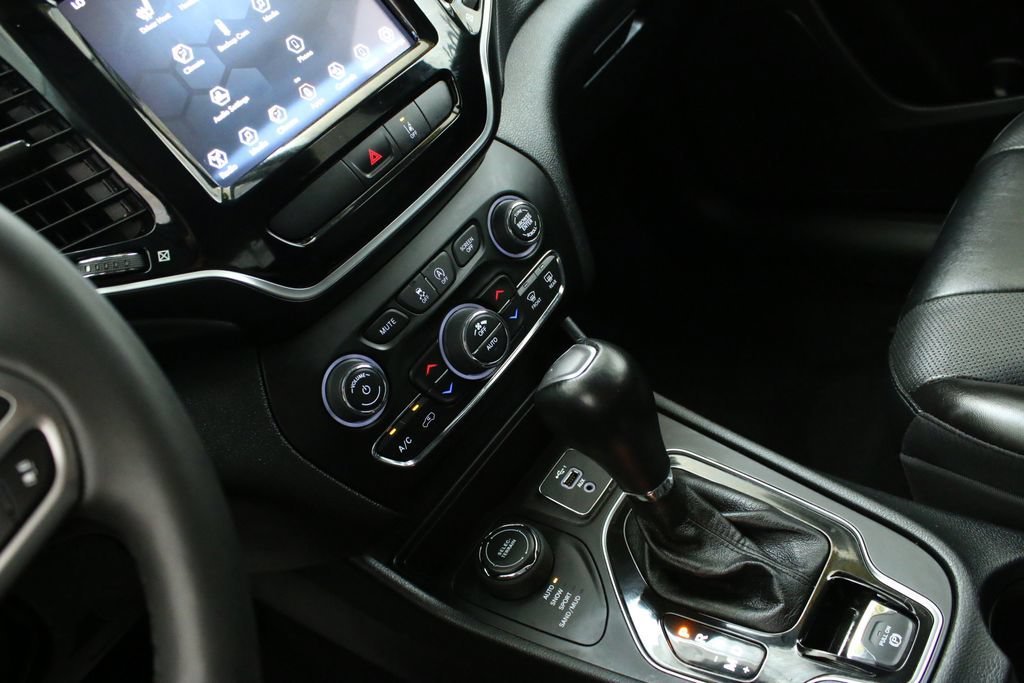 Used 2022 Gray Jeep Limited image 21