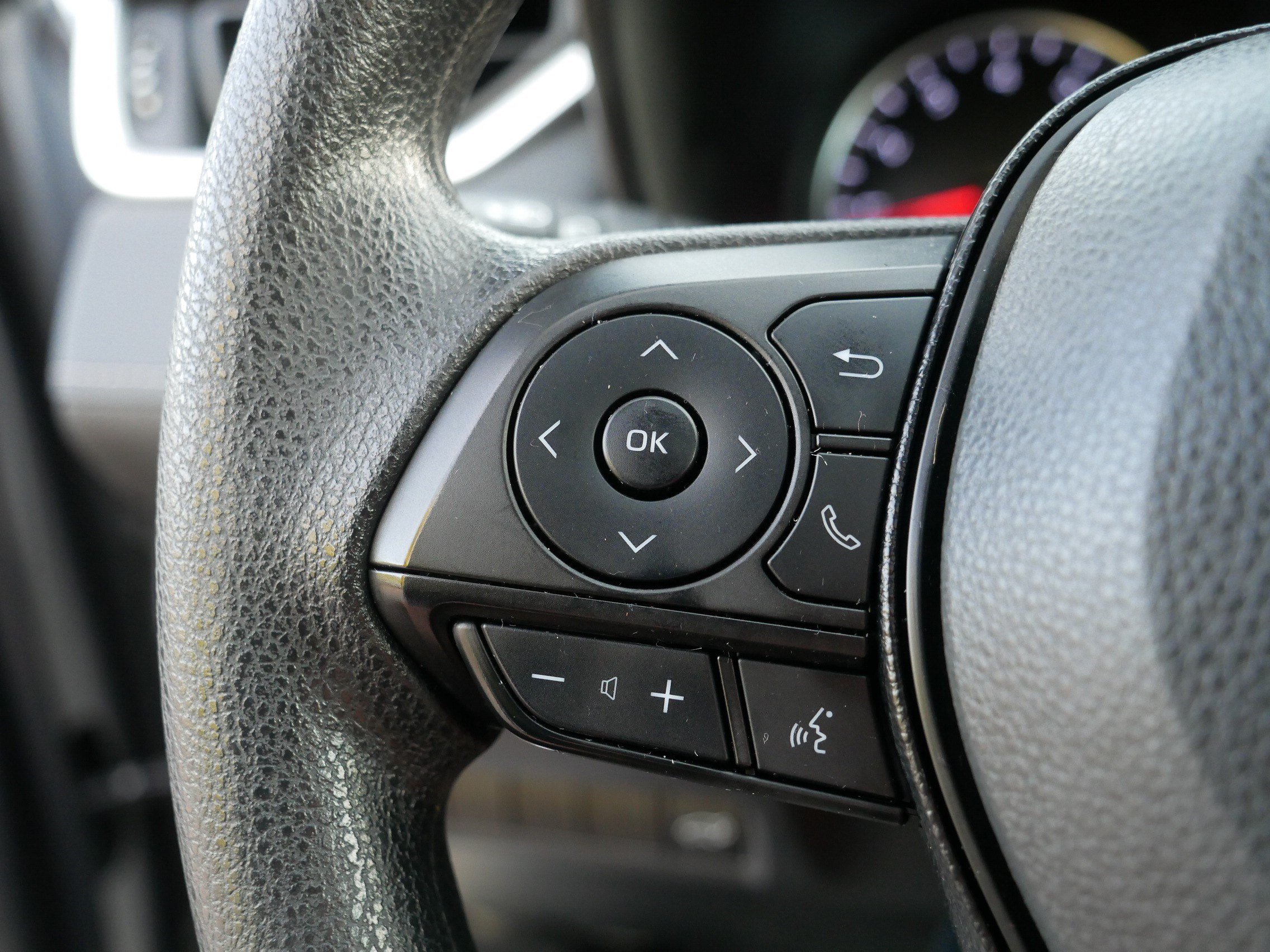 Used 2019 Silver Sky Metallic Toyota XLE image 28
