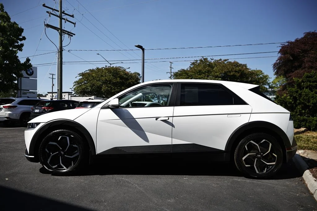 Used 2023 Atlas White Hyundai SEL image 8