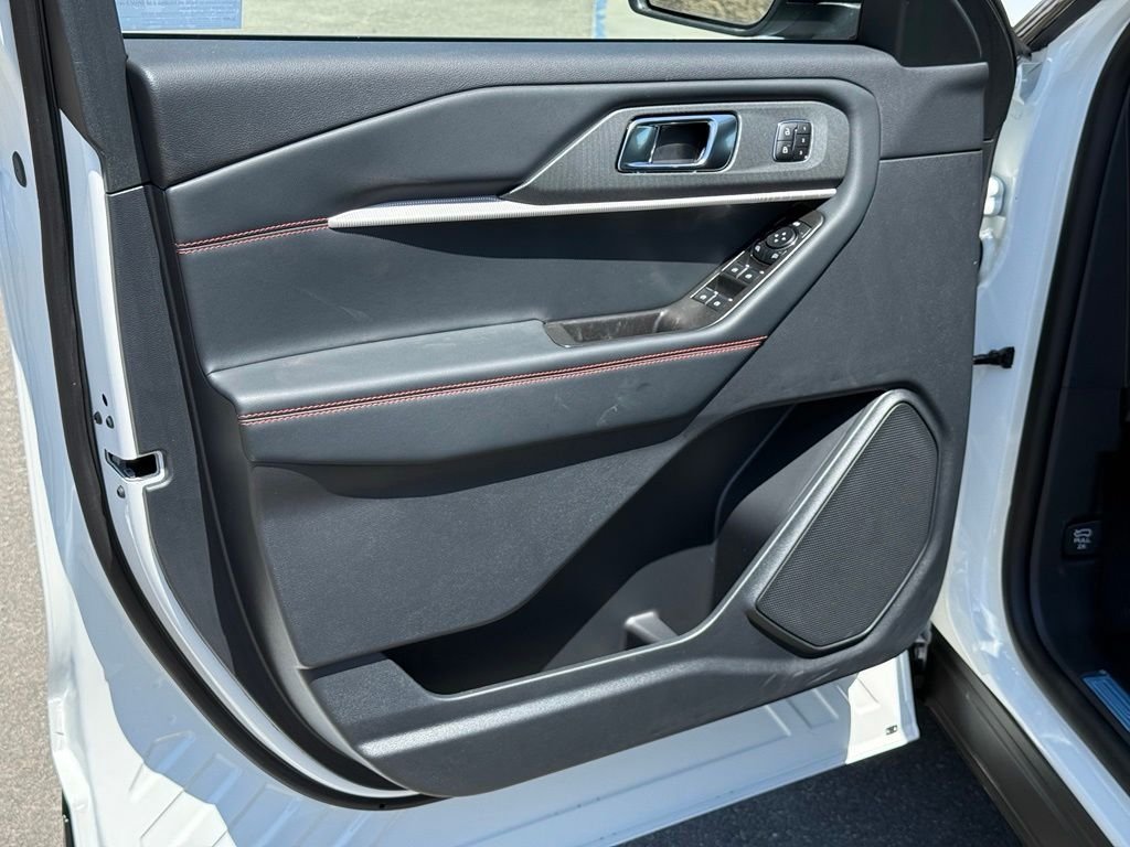 New 2026 Star White Metallic Tri-Coat Ford ST-Line image 14