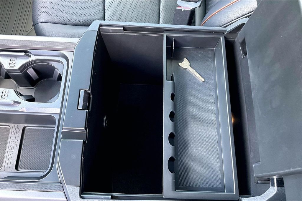 New 2026 Ford Super Duty F-250 Lariat 4D Crew Cab