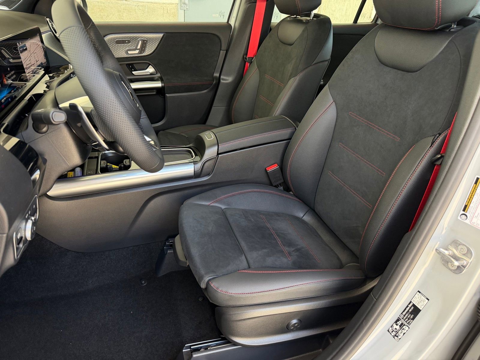 New 2026 MANUFAKTUR Alpine Grey Mercedes-Benz AMG® GLA 35 4MATIC® SUV image 38