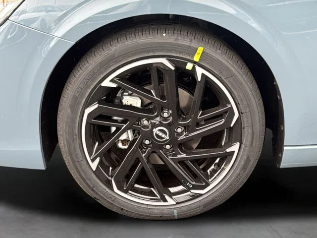 New 2026 Atlantic Gray Metallic / Super Black Two-tone Nissan SR image 24
