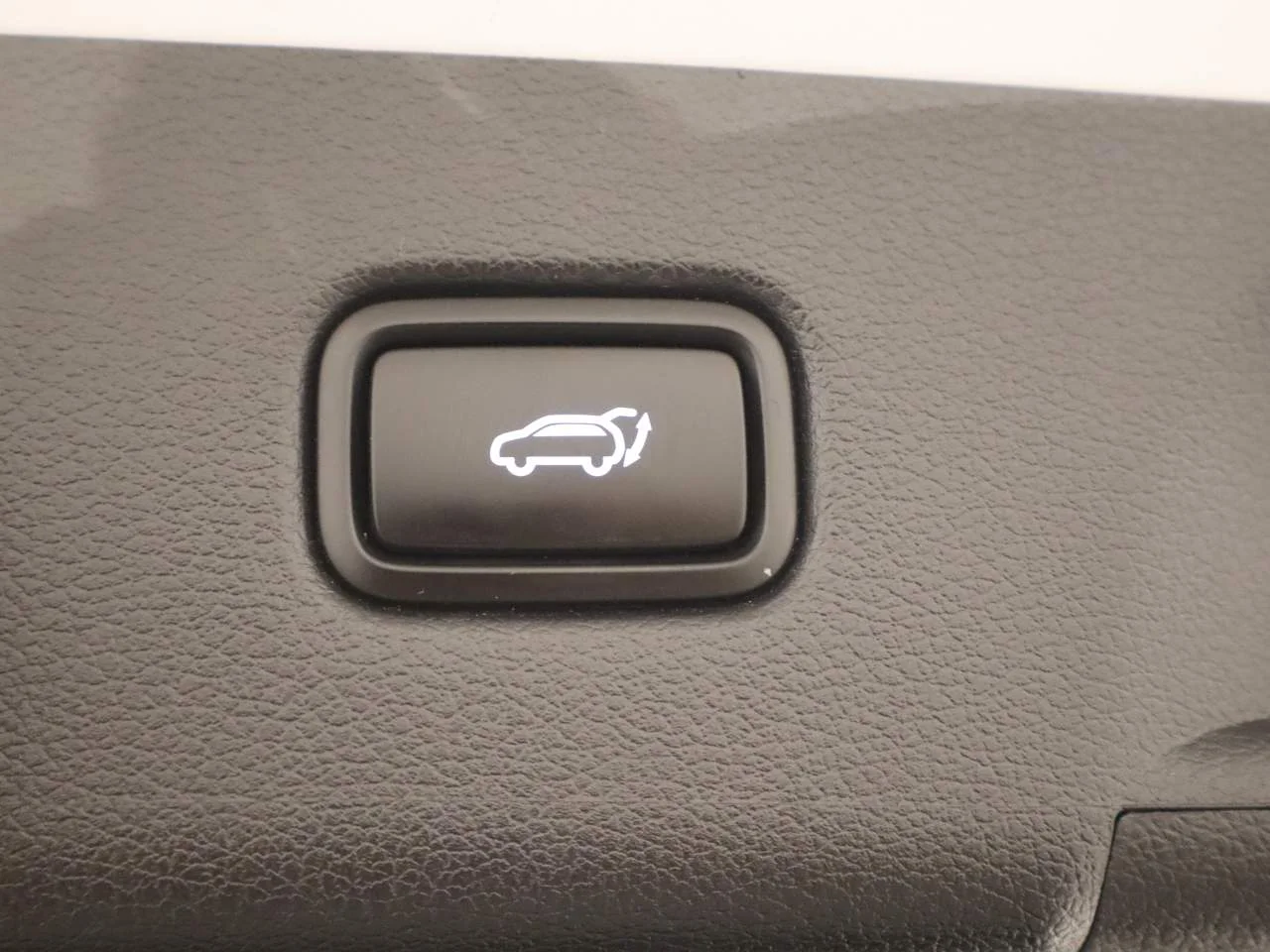 Certified Used 2022 Hyper White Hyundai SEL image 15