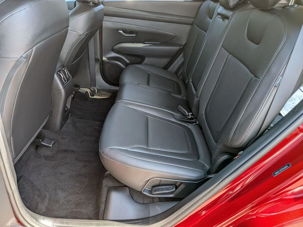 Used 2025 Red Hyundai SEL Convenience image 25