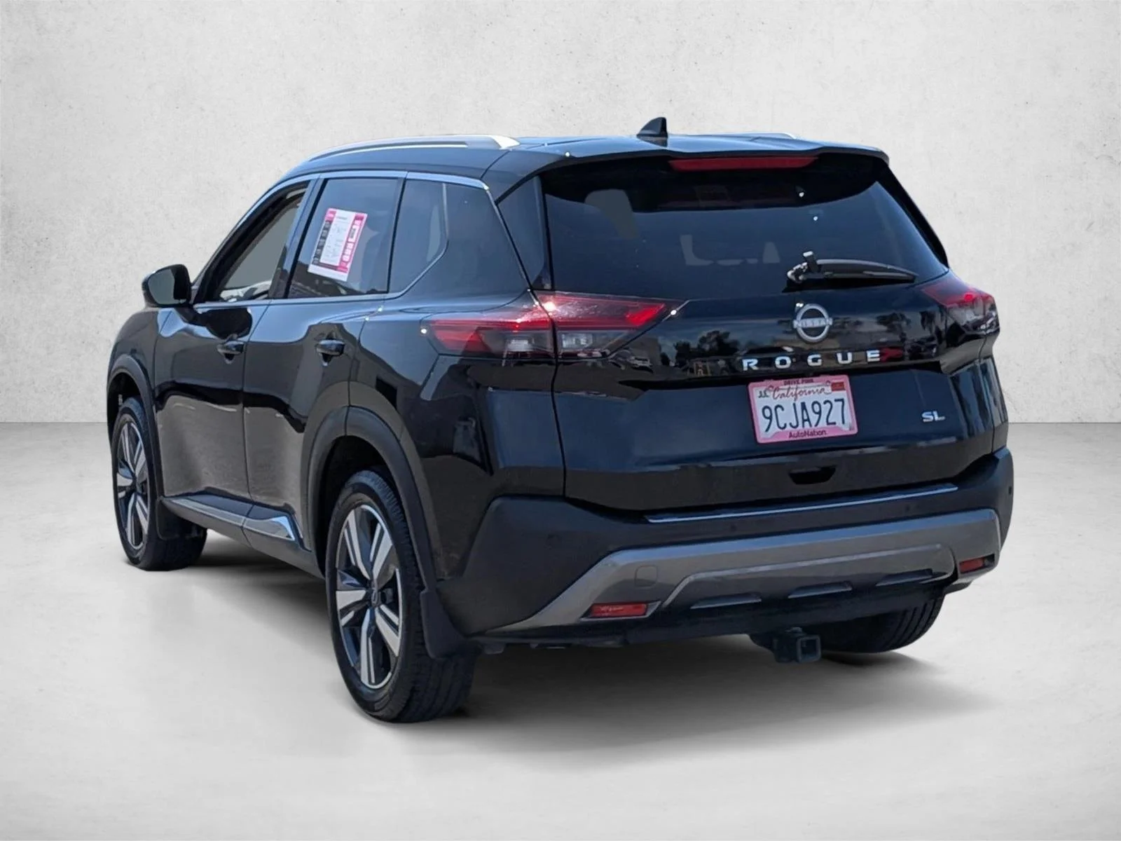 Used 2022 Super Black Nissan SL image 8