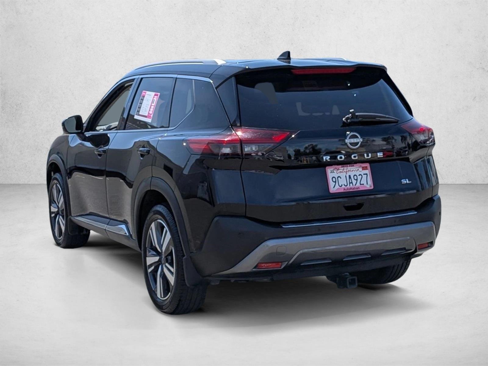 Used 2022 Super Black Nissan SL image 8