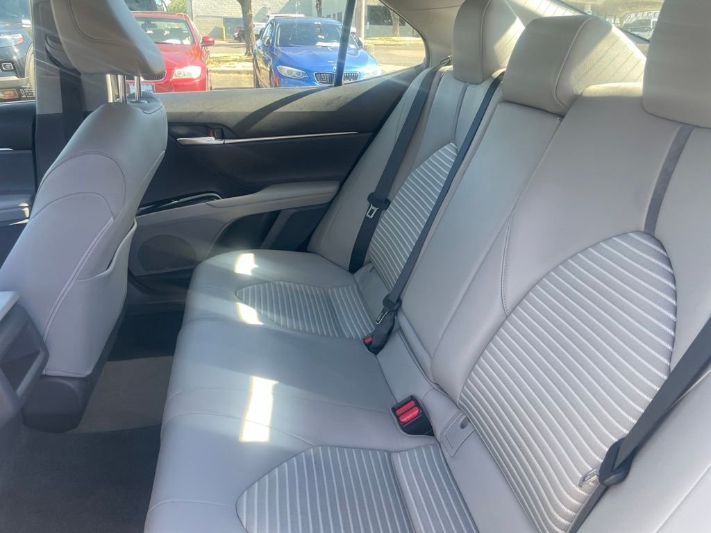 Used 2018 Super White Toyota SE image 9