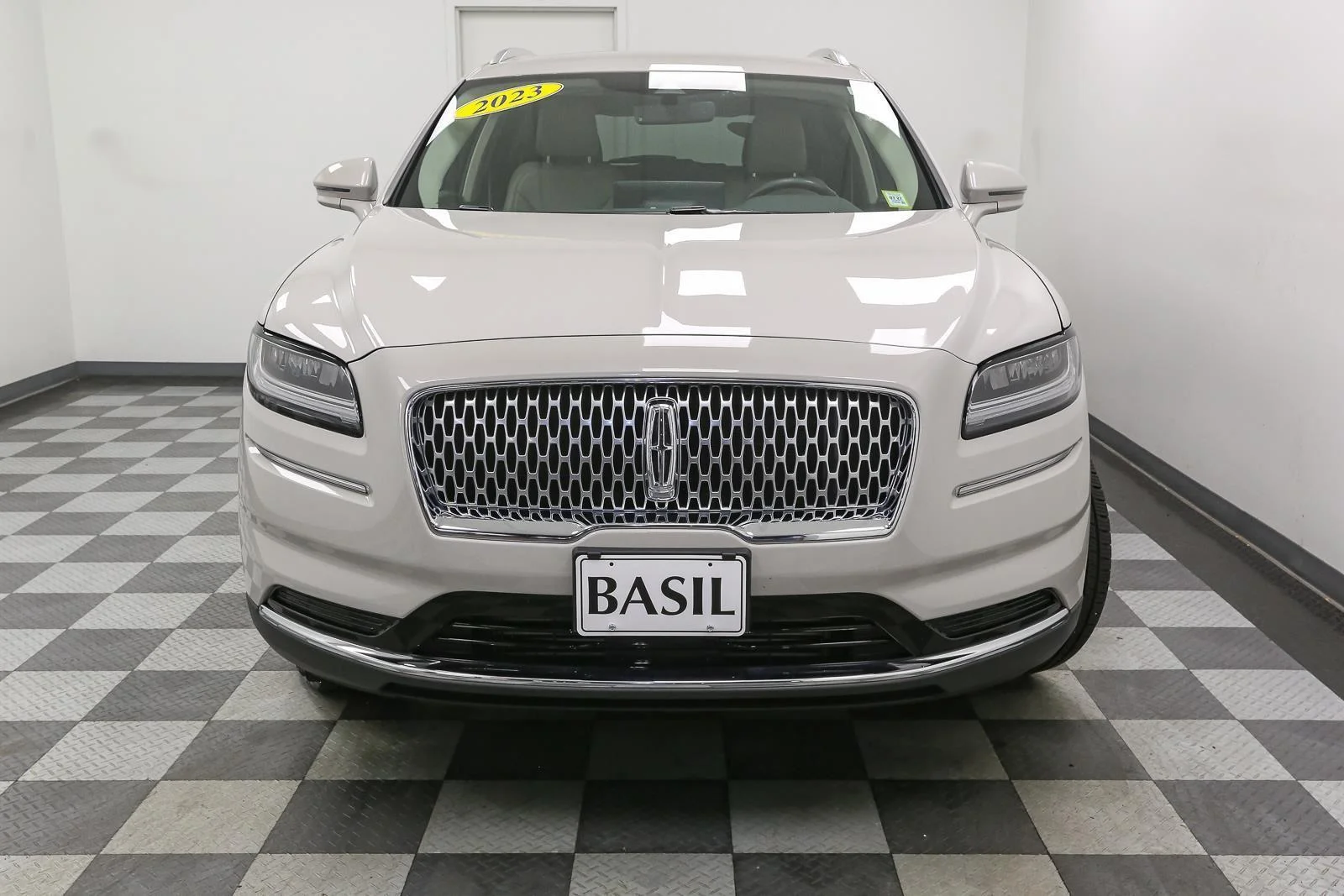 Used 2023 Ceramic Pearl Metallic Tinted Clearcoat Lincoln Standard image 3