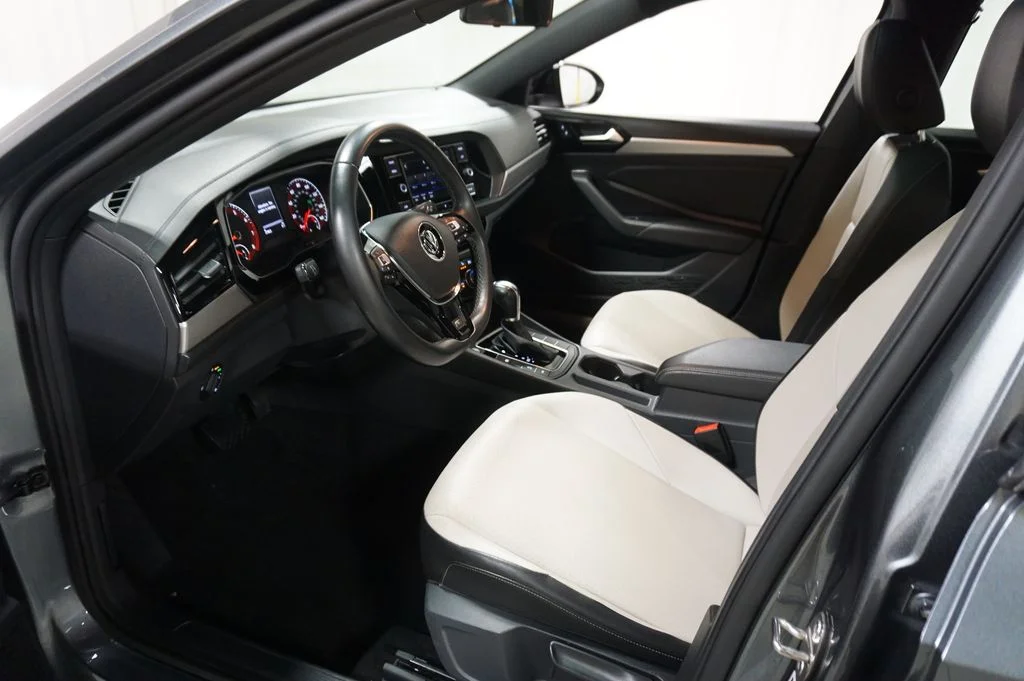 Used 2019 Platinum Gray Metallic Volkswagen R-Line image 22