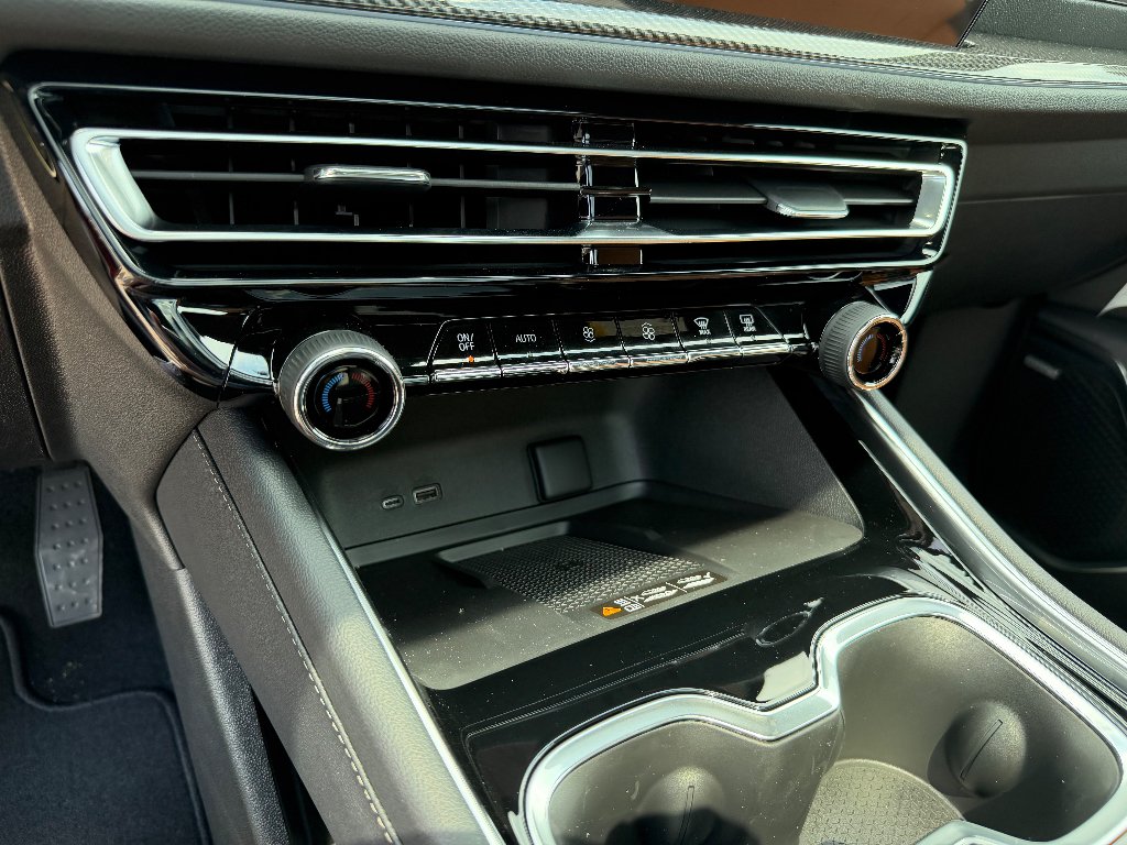 2027 Chevrolet Traverse Z71 - Photo 34