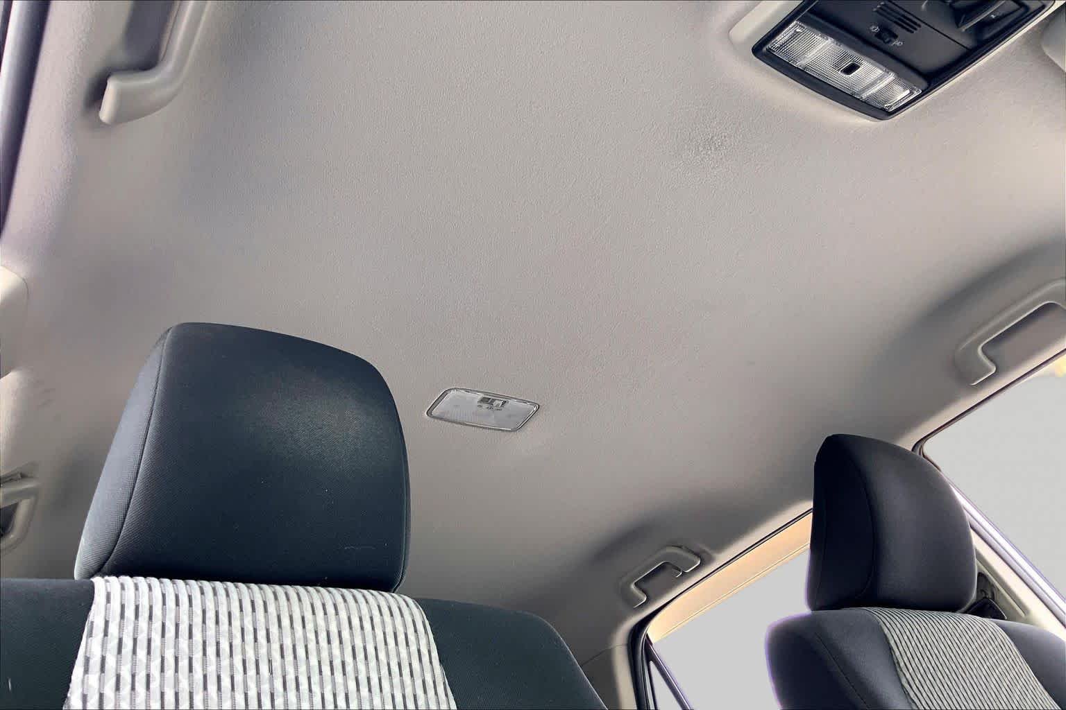 Used 2016 Classic Silver Metallic Toyota SR5 image 14
