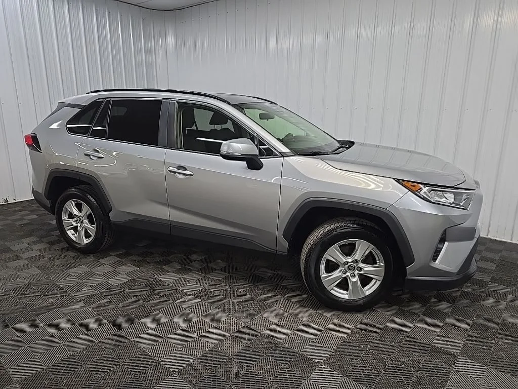 Used 2019 Silver Toyota XLE image 1