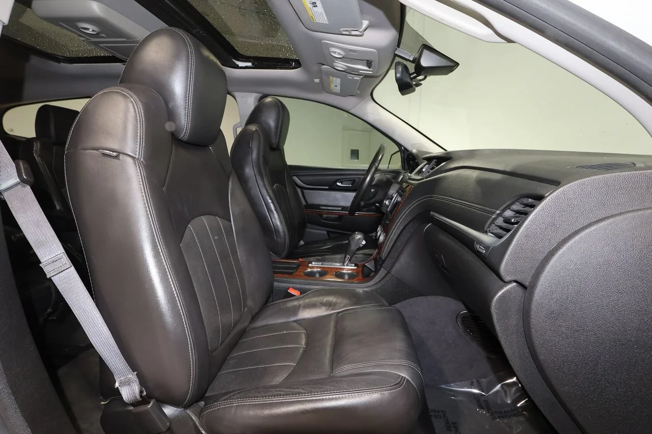 Used 2014 White Diamond Tricoat Chevrolet LTZ image 19