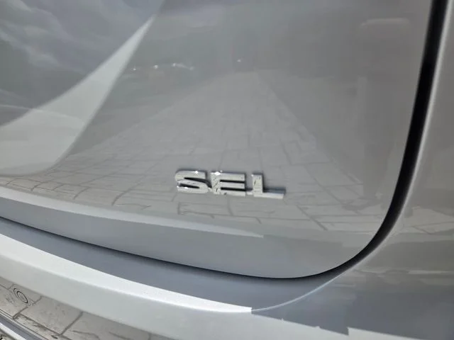 Certified Used 2024 White Mitsubishi  image 12