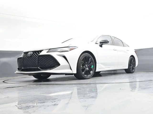 Used 2019 Pearl Toyota Touring image 37