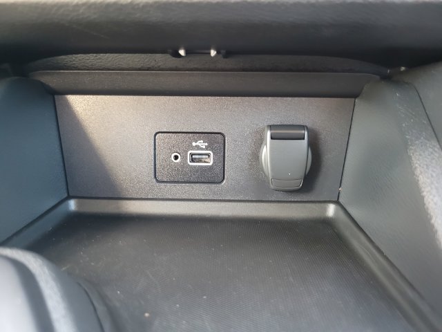Used 2021 White Nissan S image 25