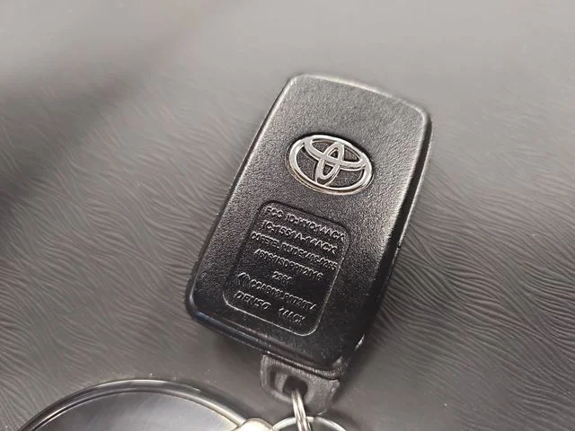 Used 2015 Silver Toyota Three image 32