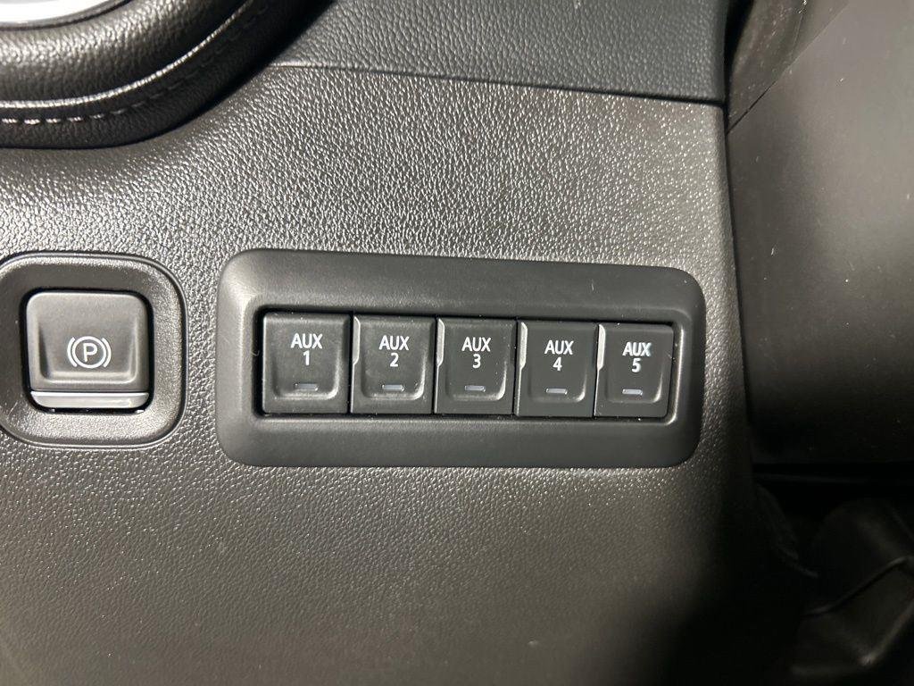 Used 2022 Greenstone Metallic Chevrolet High Country image 24