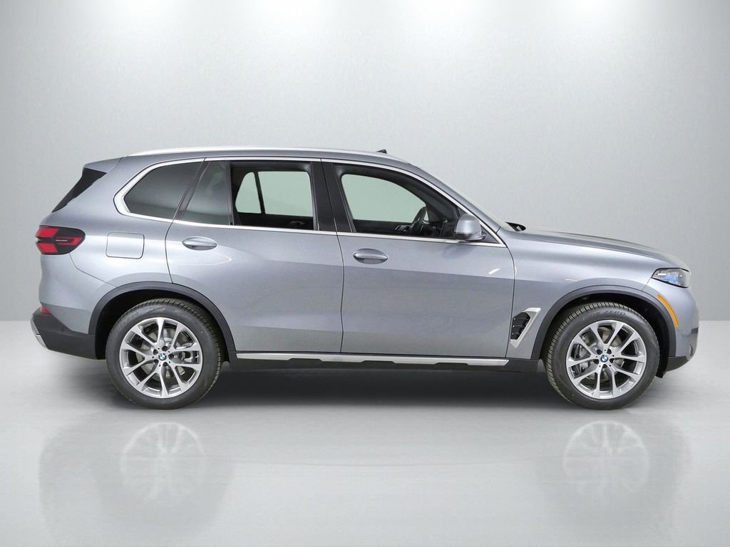 Used 2026 Skyscraper Grey Metallic BMW xDrive40i image 9