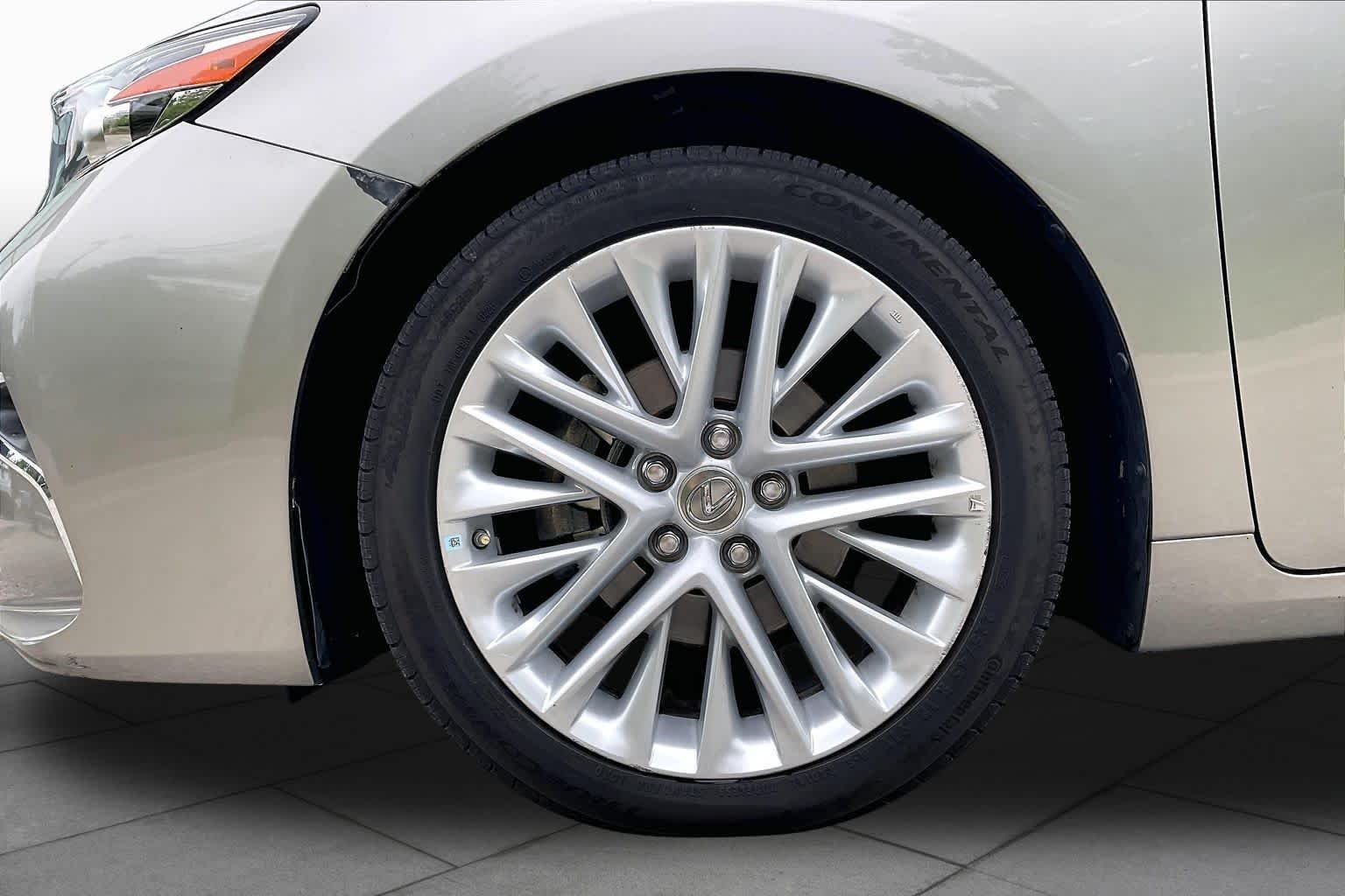 Used 2017 Atomic Silver Lexus  image 10