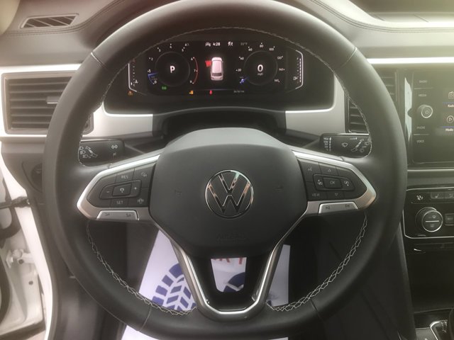 Used 2023 Pure White Volkswagen 3.6L V6 SE w/Technology image 17