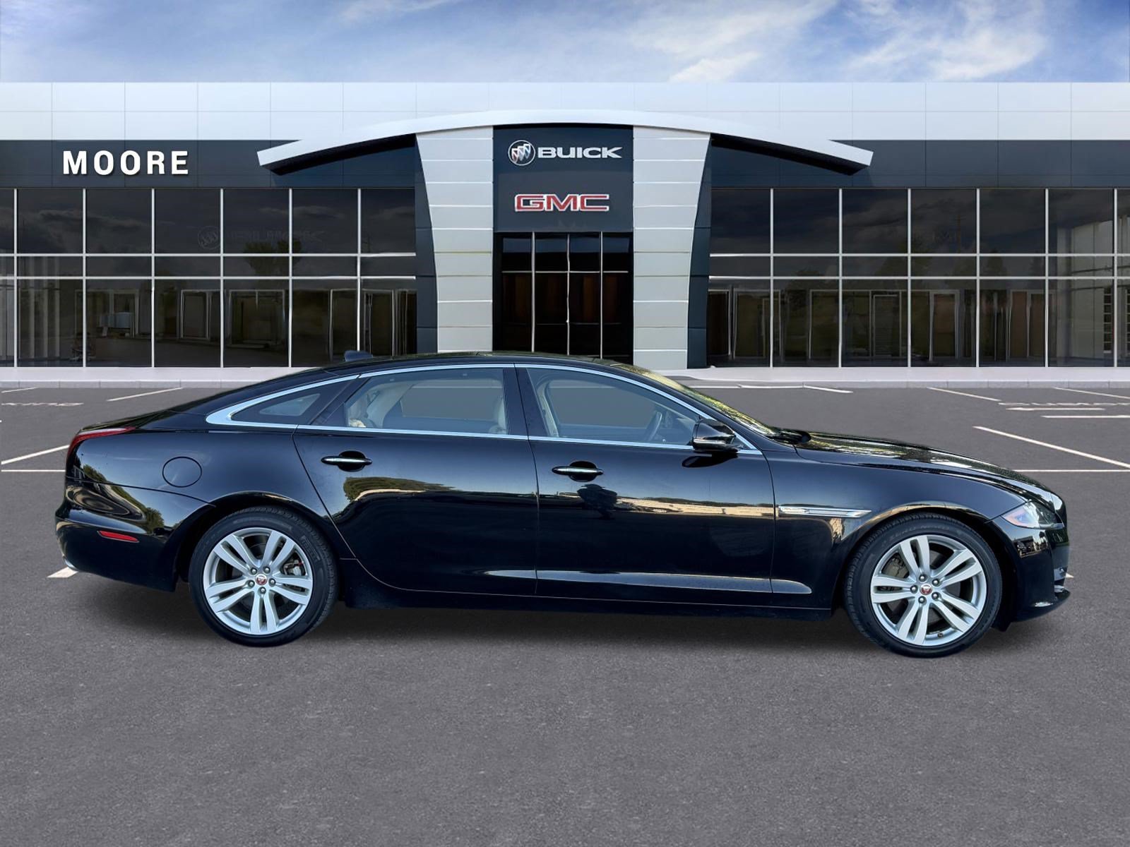 Used 2016  Jaguar XJL Portfolio image 2