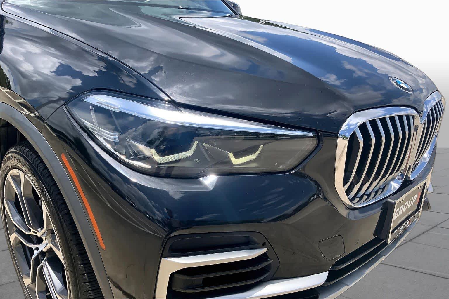 Used 2022 Black Sapphire Metallic BMW sDrive40i image 27