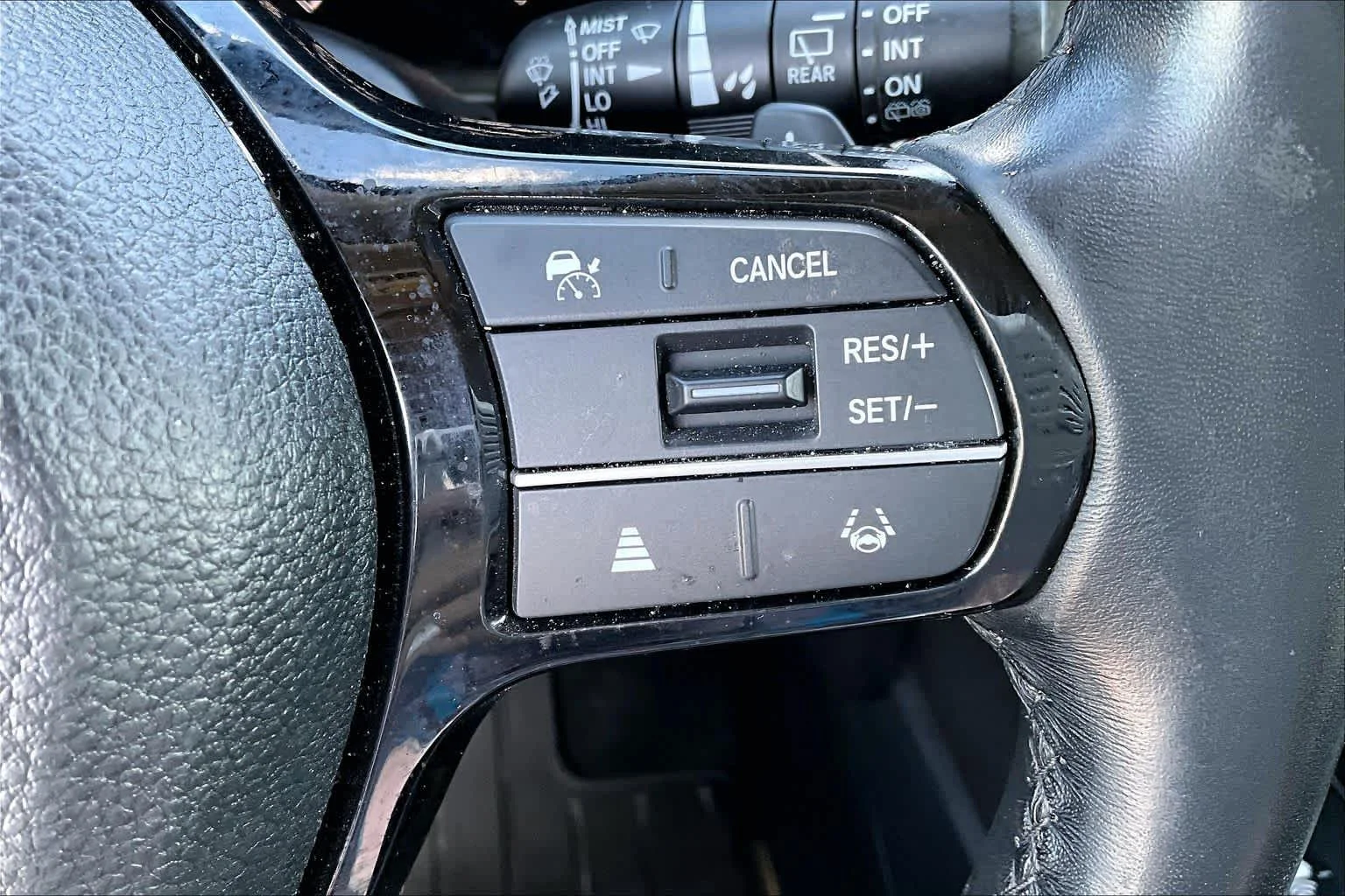 Used 2024 Modern Steel Metallic Honda EX-L 7 Passenger image 23